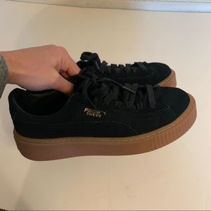 Puma suede lace up shoes/ size 7 women’s